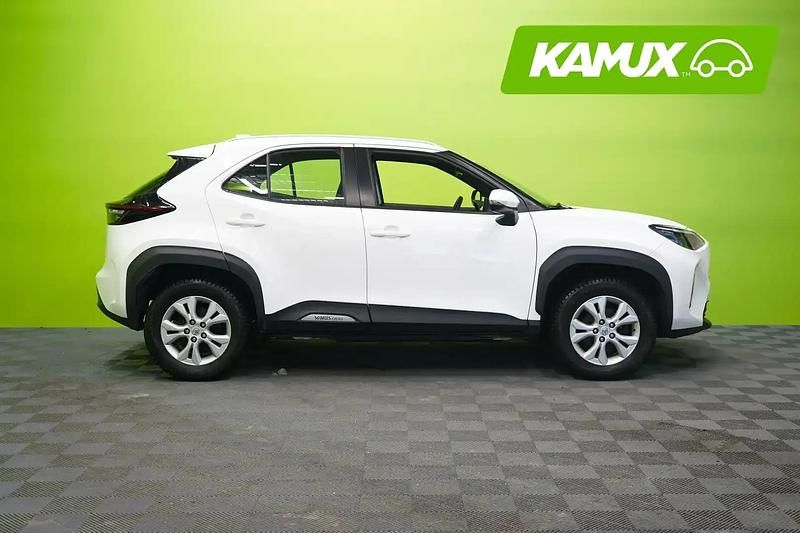Käytetty Toyota Yaris Cross Business Edition 116 HP (85 kW) 2022 Katumaasturi