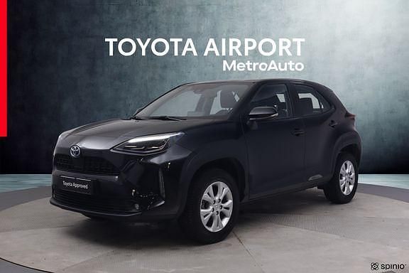 Musta Käytetty 2023 Toyota Yaris Cross Active Katumaasturi | 26 690 € (Perustarjous) - Kuva 1/4