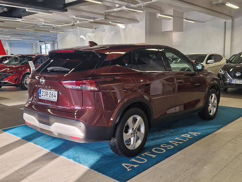 Käytetty Nissan Qashqai N-Connecta 158 HP (116 kW) 2022 Punainen Katumaasturi