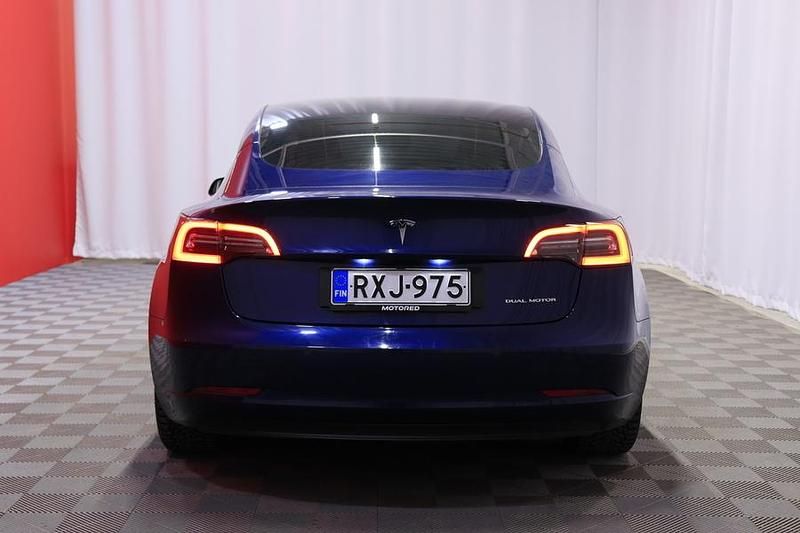 Käytetty Tesla Model 3 366 kW (498 HP) 2021 Sedan