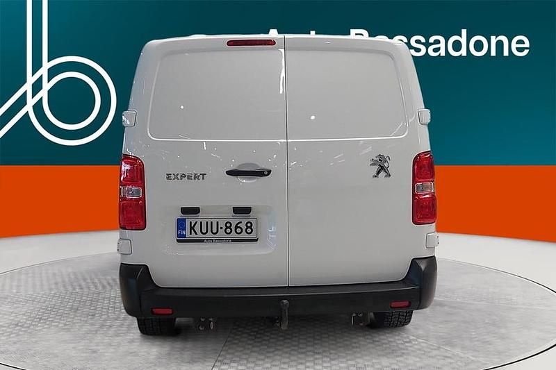 Käytetty Peugeot Expert 144 HP (105 kW) 2022 Van