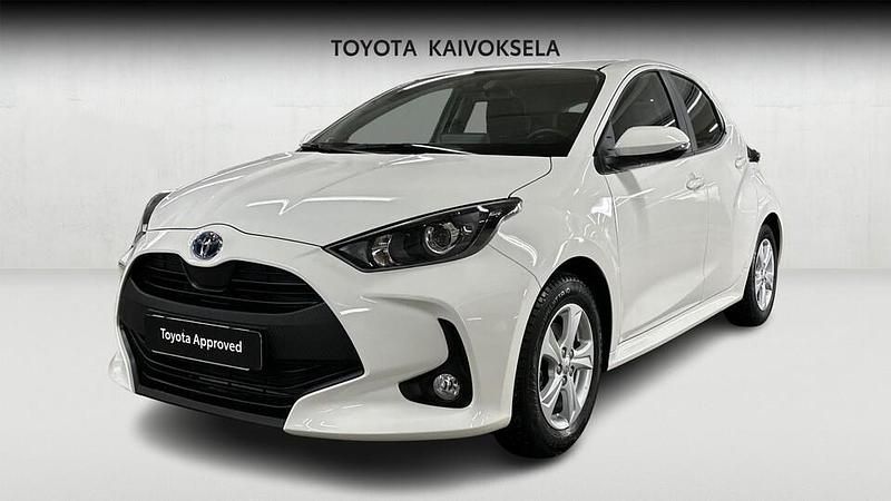 Käytetty Toyota Yaris Hybrid Active 116 HP (85 kW) 2024 Valkoinen Viistoperä