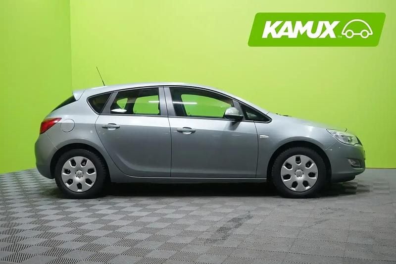 Käytetty Opel Astra Enjoy 120 HP (88 kW) 2011 Hopea / harmaa Sedan