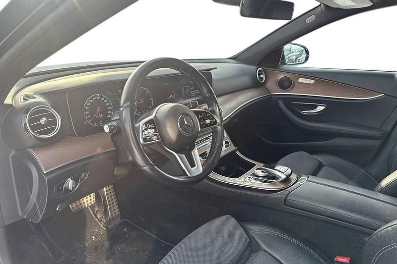 Käytetty Mercedes E220 Avantgarde 192 HP (141 kW) 2019 Musta Sedan