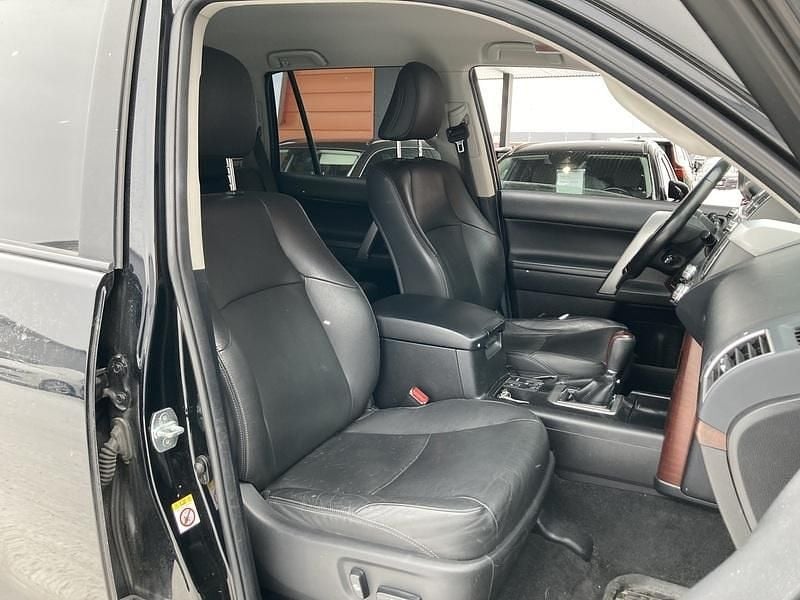 Käytetty Toyota Land Cruiser Luxury 190 HP (139 kW) 2014 Farmari