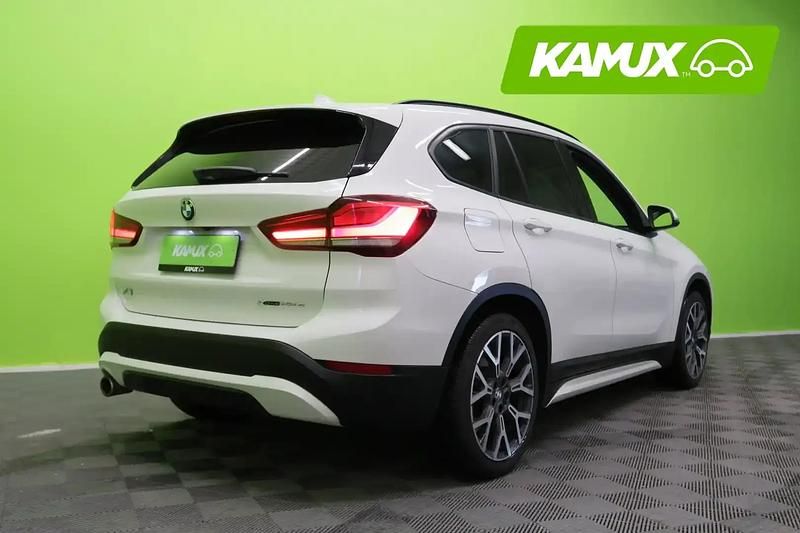 Käytetty BMW X1 Sport Line 220 HP (161 kW) 2021 Valkoinen Katumaasturi