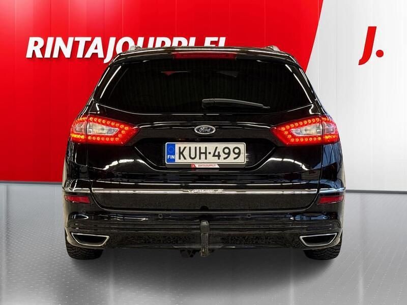 Käytetty Ford Mondeo Vignale 180 HP (132 kW) 2016 Musta Farmari