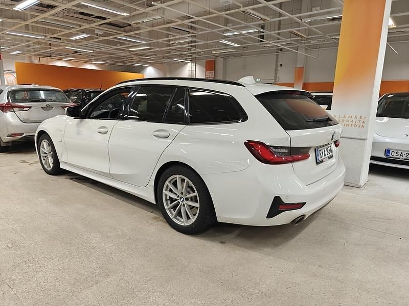 Käytetty BMW 330e Sport Line 184 HP (135 kW) 2020 Farmari