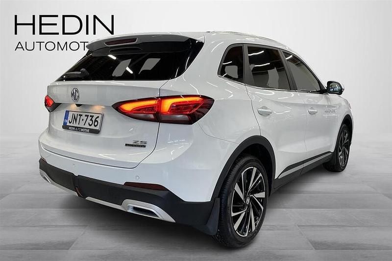 Käytetty MG ZS Luxury 197 HP (144 kW) 2025 Valkoinen Sedan