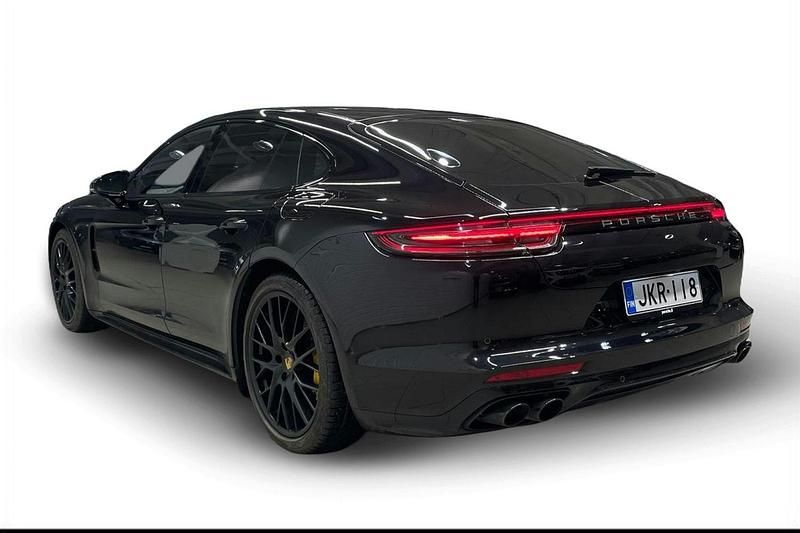 Käytetty Porsche Panamera Turbo S 671 HP (493 kW) 2017 Musta Sedan