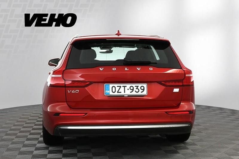 Käytetty Volvo V60 Plus 350 HP (257 kW) 2022 Punainen Farmari