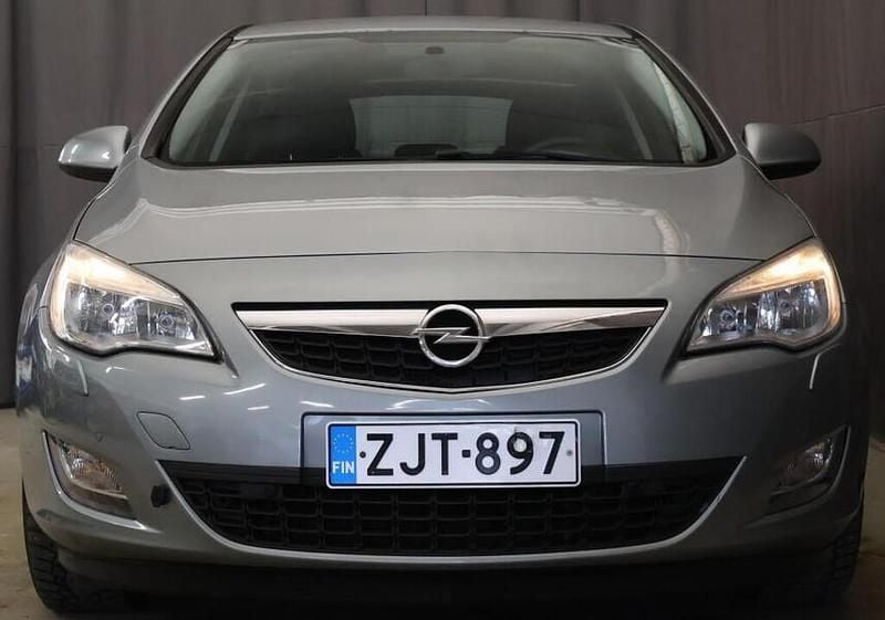 Käytetty Opel Astra Enjoy 120 HP (88 kW) 2012 Harmaa Viistoperä