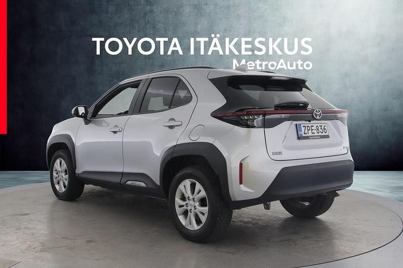 Käytetty Toyota Yaris Cross 116 HP (85 kW) 2024 Hopea Katumaasturi