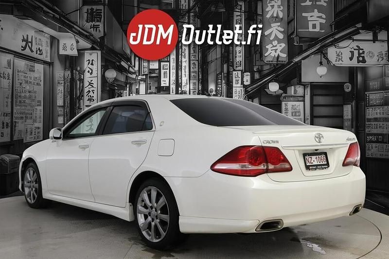 Käytetty Toyota Crown 316 HP (232 kW) 2009 Sedan