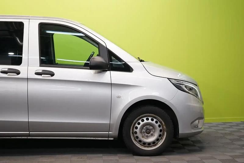 Käytetty Mercedes Vito 136 HP (100 kW) 2019 Hopea / harmaa Van