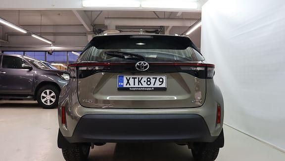 Käytetty Toyota Yaris Cross Active 114 HP (83 kW) 2025 Ruskea (beige) Katumaasturi