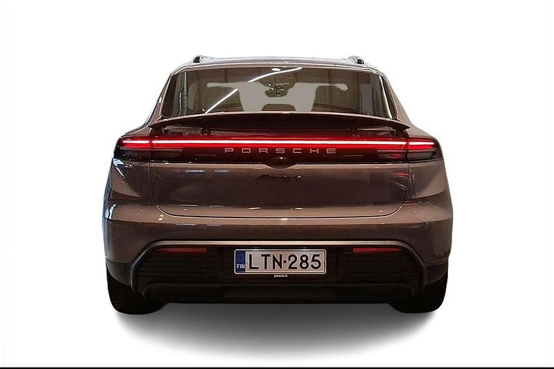 Uusi Porsche Macan 295 kW (402 HP) 2025 Violetti Katumaasturi