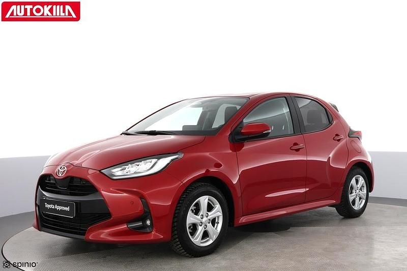 Käytetty Toyota Yaris Hybrid Style 116 HP (85 kW) 2024 Punainen Viistoperä
