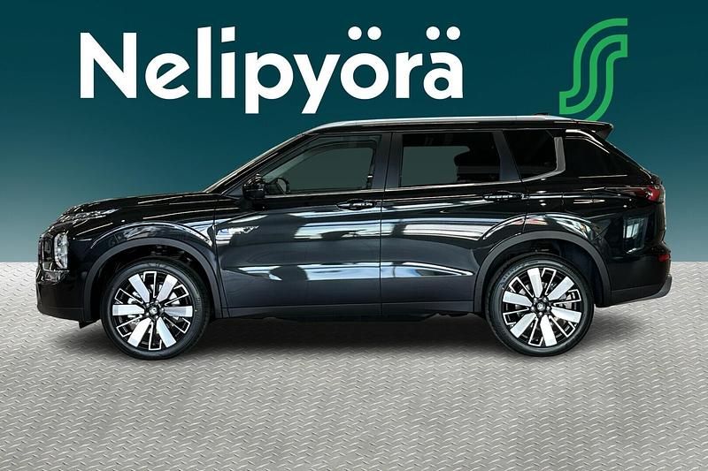Käytetty Mitsubishi Outlander P-HEV Intense 306 HP (225 kW) 2025 Musta Katumaasturi