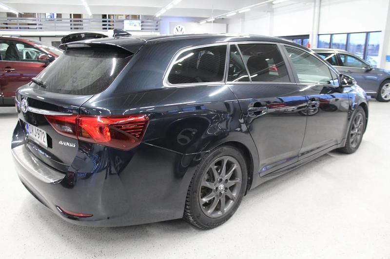 Käytetty Toyota Avensis Business Edition 194 HP (142 kW) 2016 Harmaa Farmari