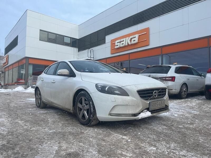 Käytetty Volvo V40 Business Edition 114 HP (83 kW) 2014 Viistoperä