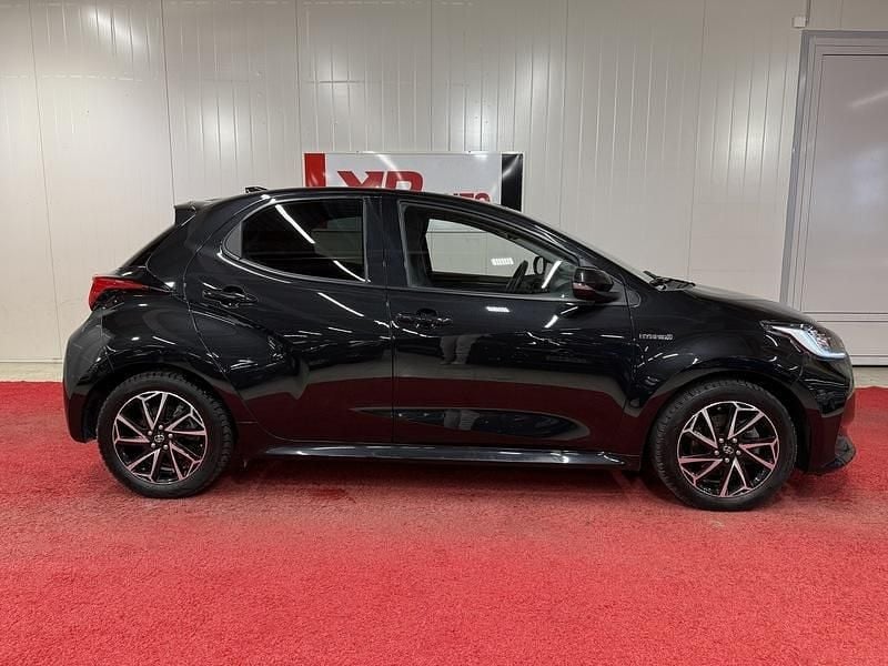 Käytetty Toyota Yaris Hybrid Style 116 HP (85 kW) 2021 Viistoperä