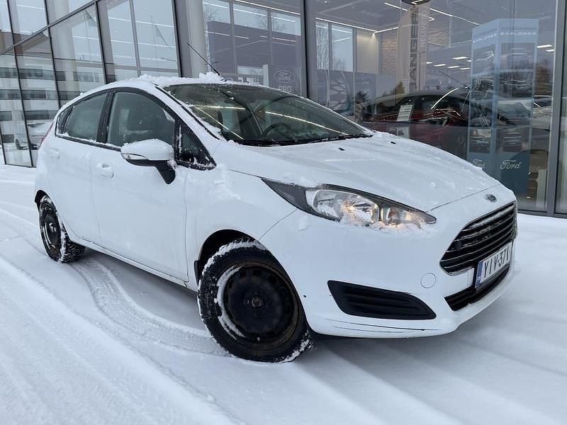 Käytetty Ford Fiesta Trend 80 HP (58 kW) 2015 Valkoinen Viistoperä