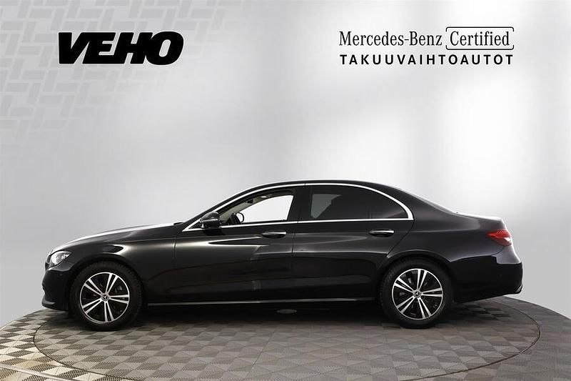 Käytetty Mercedes E220 Avantgarde 194 HP (142 kW) 2021 Musta Sedan