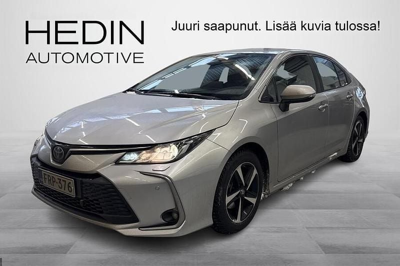Käytetty Toyota Corolla Edition 140 HP (102 kW) 2024 Hopea Sedan