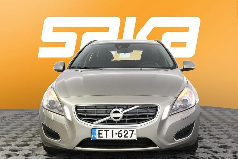 Käytetty Volvo V60 Momentum 114 HP (83 kW) 2011 Farmari