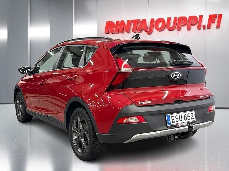 Käytetty Hyundai Bayon Comfort 101 HP (74 kW) 2022 Punainen Katumaasturi