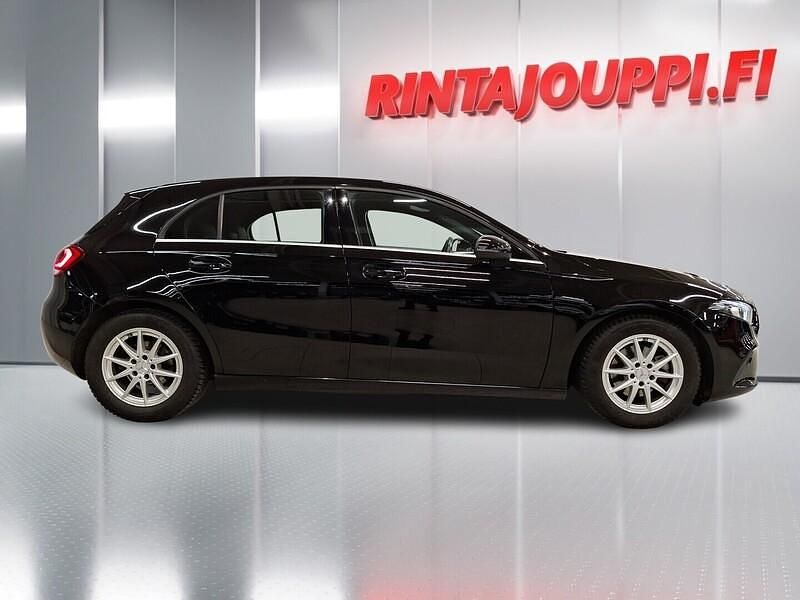 Käytetty Mercedes A180 Business 136 HP (100 kW) 2019 Musta Viistoperä