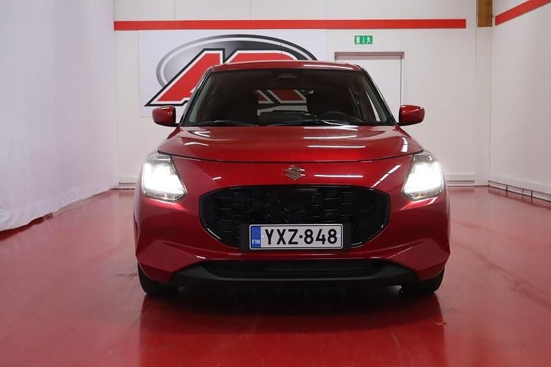Käytetty Suzuki Swift GL 113 HP (83 kW) 2024 Punainen Viistoperä