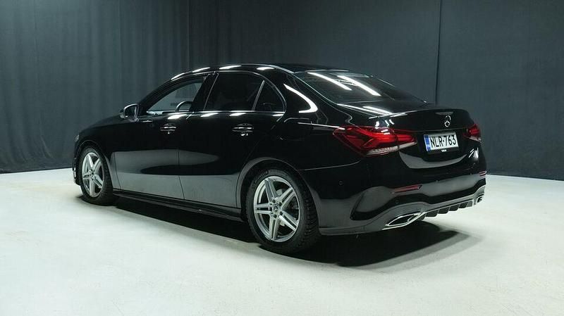 Käytetty Mercedes A180 Business 116 HP (85 kW) 2019 Musta Sedan