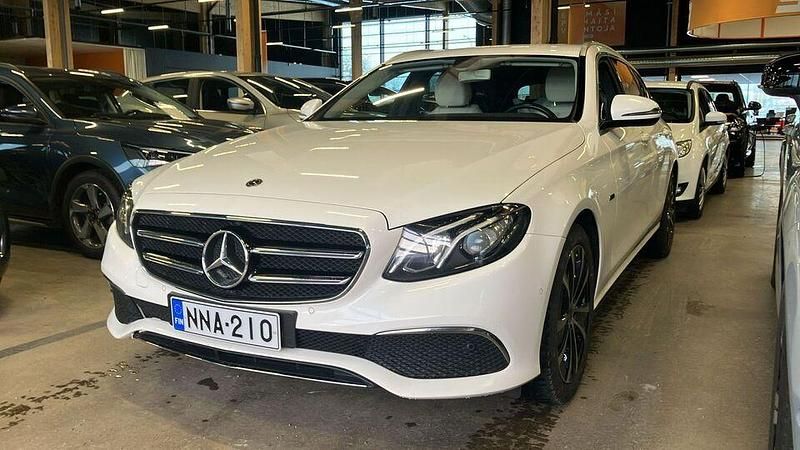 Käytetty Mercedes E300 Avantgarde 194 HP (142 kW) 2020 Farmari