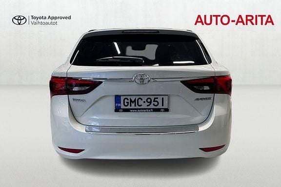 Käytetty Toyota Avensis Multidrive S 147 HP (108 kW) 2016 Valkoinen Farmari