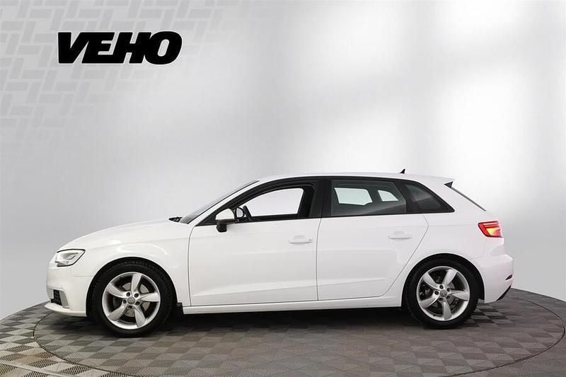 Käytetty Audi A3 Sportback Business 116 HP (85 kW) 2019 Valkoinen Viistoperä
