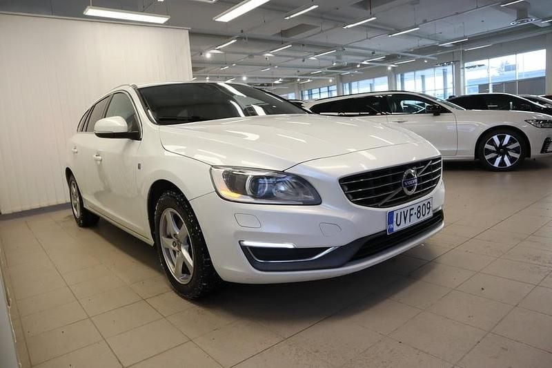 Käytetty Volvo V60 Business Edition 181 HP (133 kW) 2014 Valkoinen Farmari