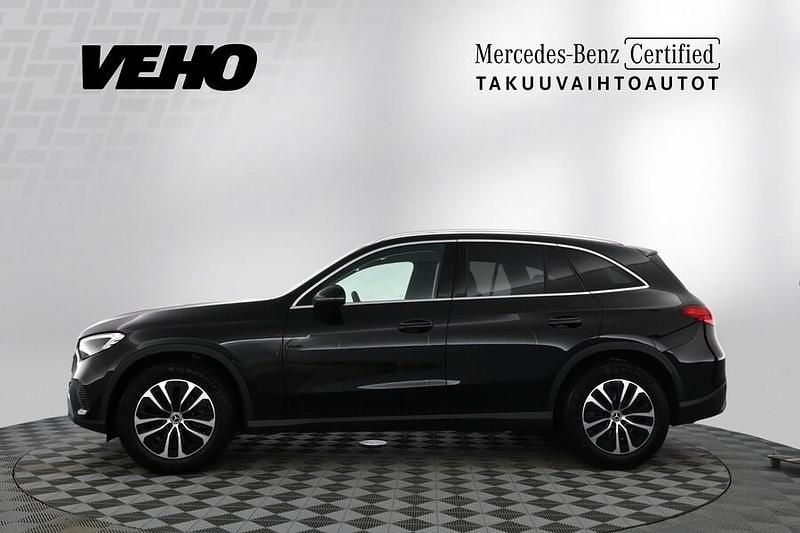 Käytetty Mercedes GLC220 Advanced Plus 197 HP (144 kW) 2023 Musta Katumaasturi
