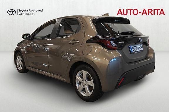 Käytetty Toyota Yaris Active 114 HP (83 kW) 2023 Ruskea (beige) Viistoperä