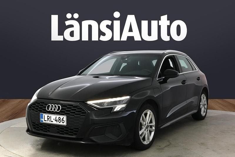 Käytetty Audi A3 Sportback e-tron Business 204 HP (150 kW) 2022 Musta Viistoperä