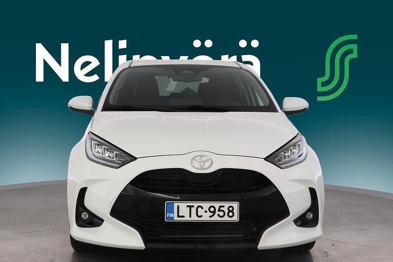 Käytetty Toyota Yaris Hybrid Plus 116 HP (85 kW) 2025 Valkoinen Viistoperä
