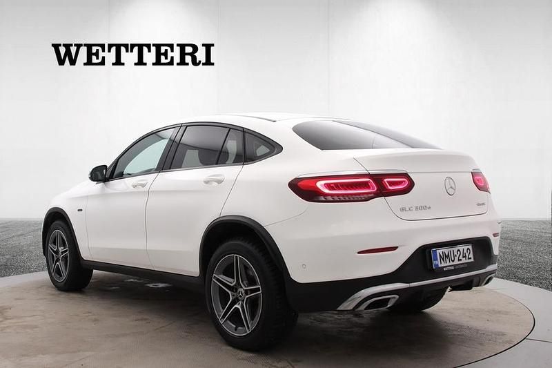 Käytetty Mercedes GLC300e Business 211 HP (155 kW) 2021 Valkoinen Coupe - kaksiovinen