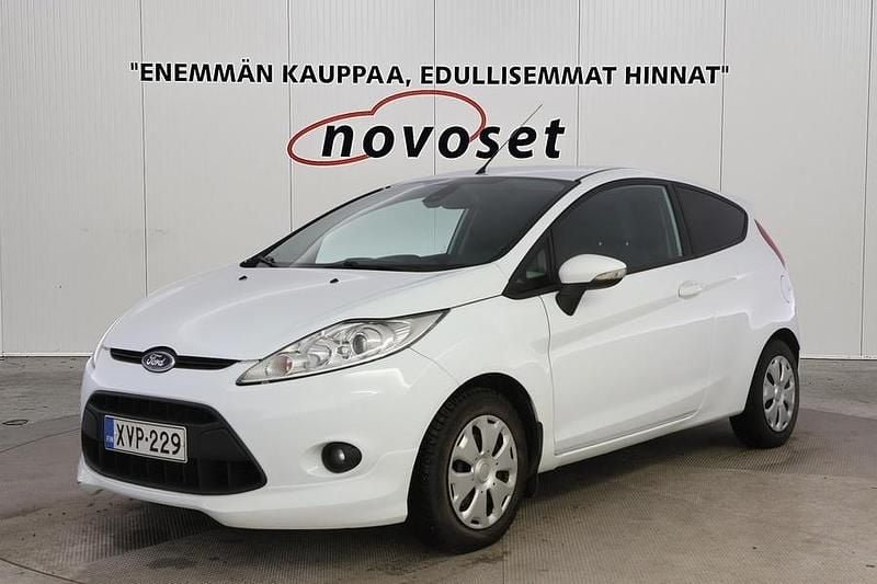 Käytetty Ford Fiesta 95 HP (69 kW) 2012 Valkoinen Van