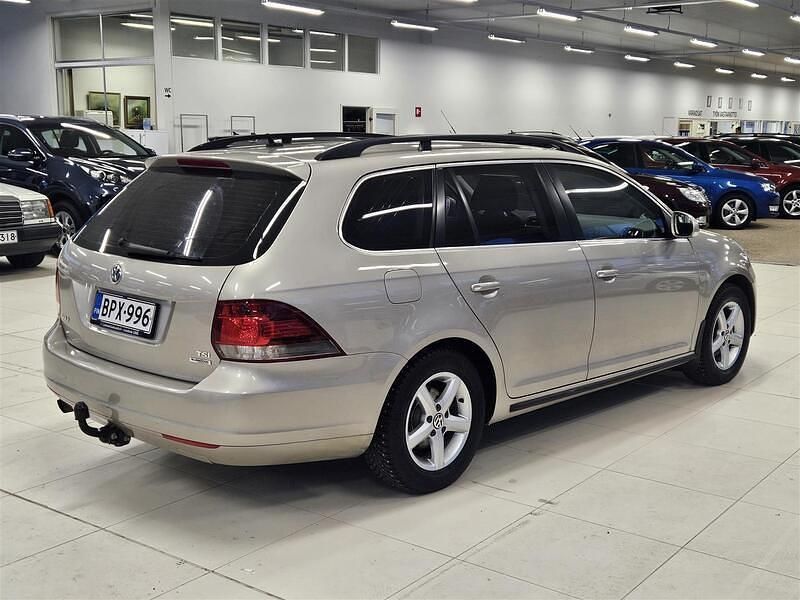 Käytetty VW Golf VII Comfortline 105 HP (77 kW) 2012 Hopea Farmari