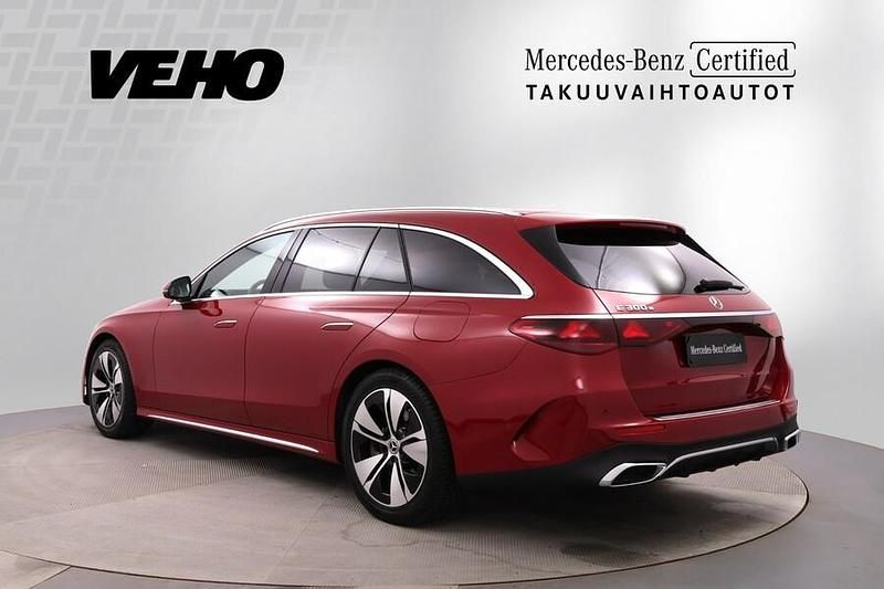 Käytetty Mercedes E300 AMG 313 HP (230 kW) 2025 Punainen Farmari