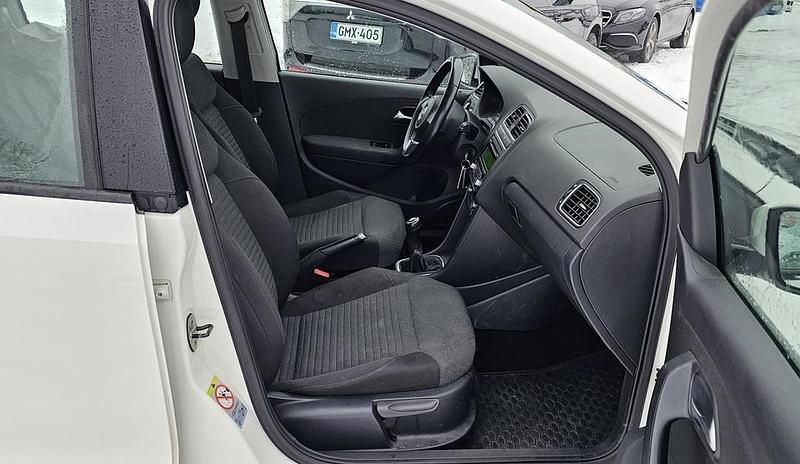 Käytetty VW Polo Comfortline 90 HP (66 kW) 2013 Viistoperä
