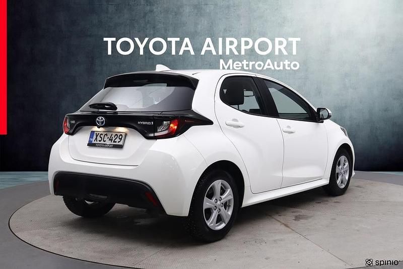 Käytetty Toyota Yaris Hybrid Active 116 HP (85 kW) 2023 Valkoinen Viistoperä