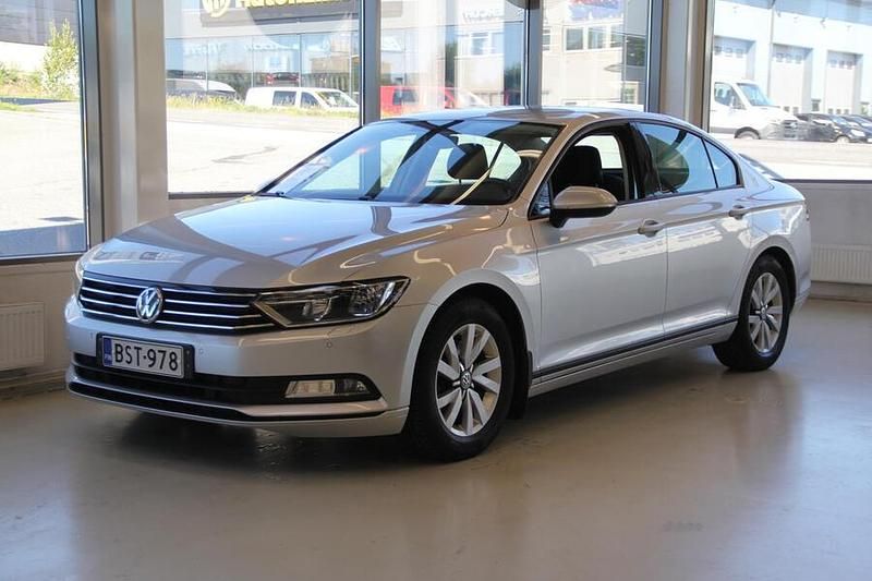 Käytetty VW Passat Trendline 125 HP (91 kW) 2015 Hopea Sedan