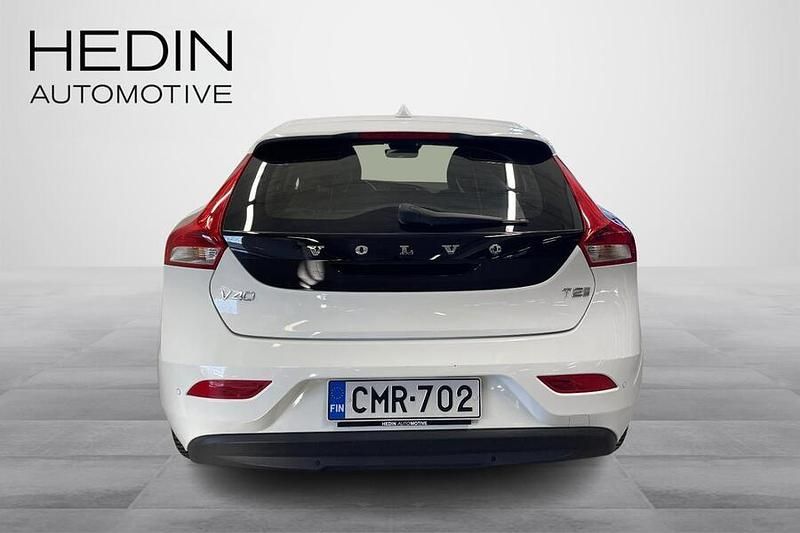 Käytetty Volvo V40 Business Edition 122 HP (89 kW) 2019 Valkoinen Viistoperä